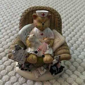 Nursing music box. Plays Spoon full of sugar